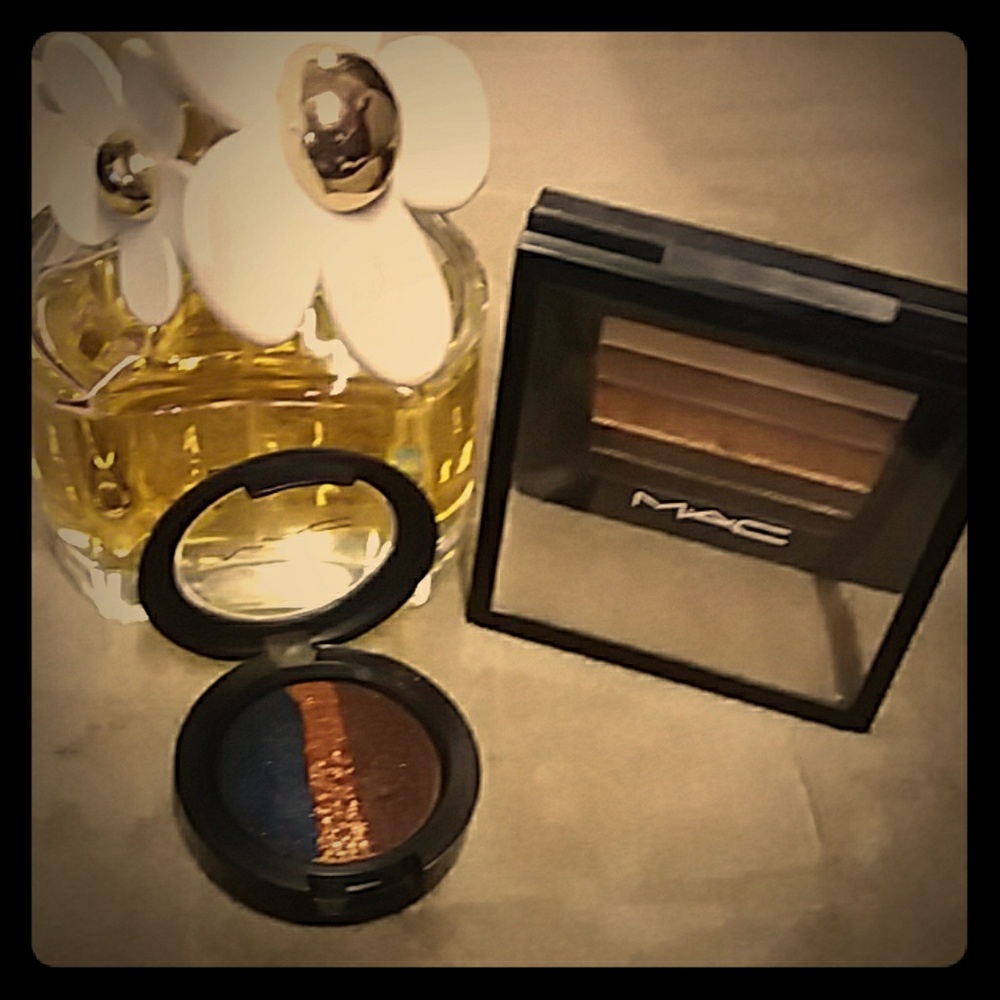 MAC eye shadow bundle